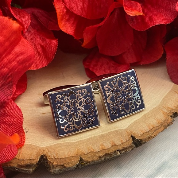 Elegant Silver and Navy Square Cufflinks - Picture 7 of 16